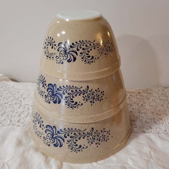 Pyrex Homestead Mixing Bowls Set - Picture 10 of 10